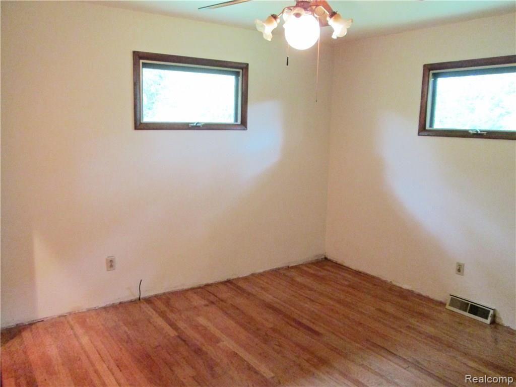 5905 Hitchingham Road Ypsilanti, MI 48197 - Photo 15 of 32 Bedroom 3 with ceiling fan