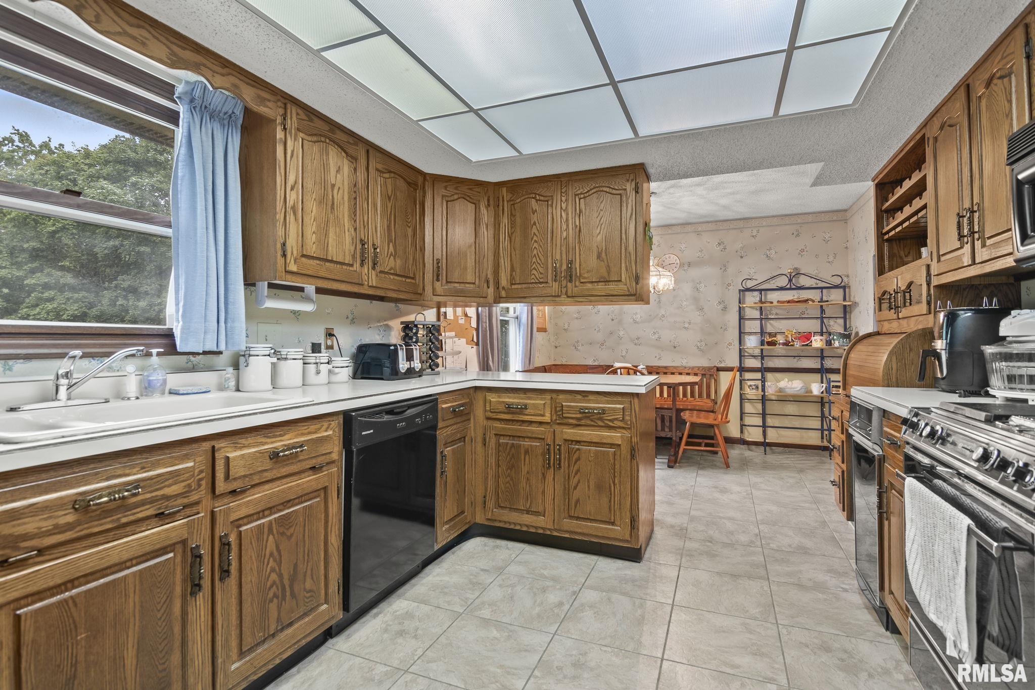 2515 West Lawrence Avenue Springfield, IL 62704 - Photo 7 of 43
