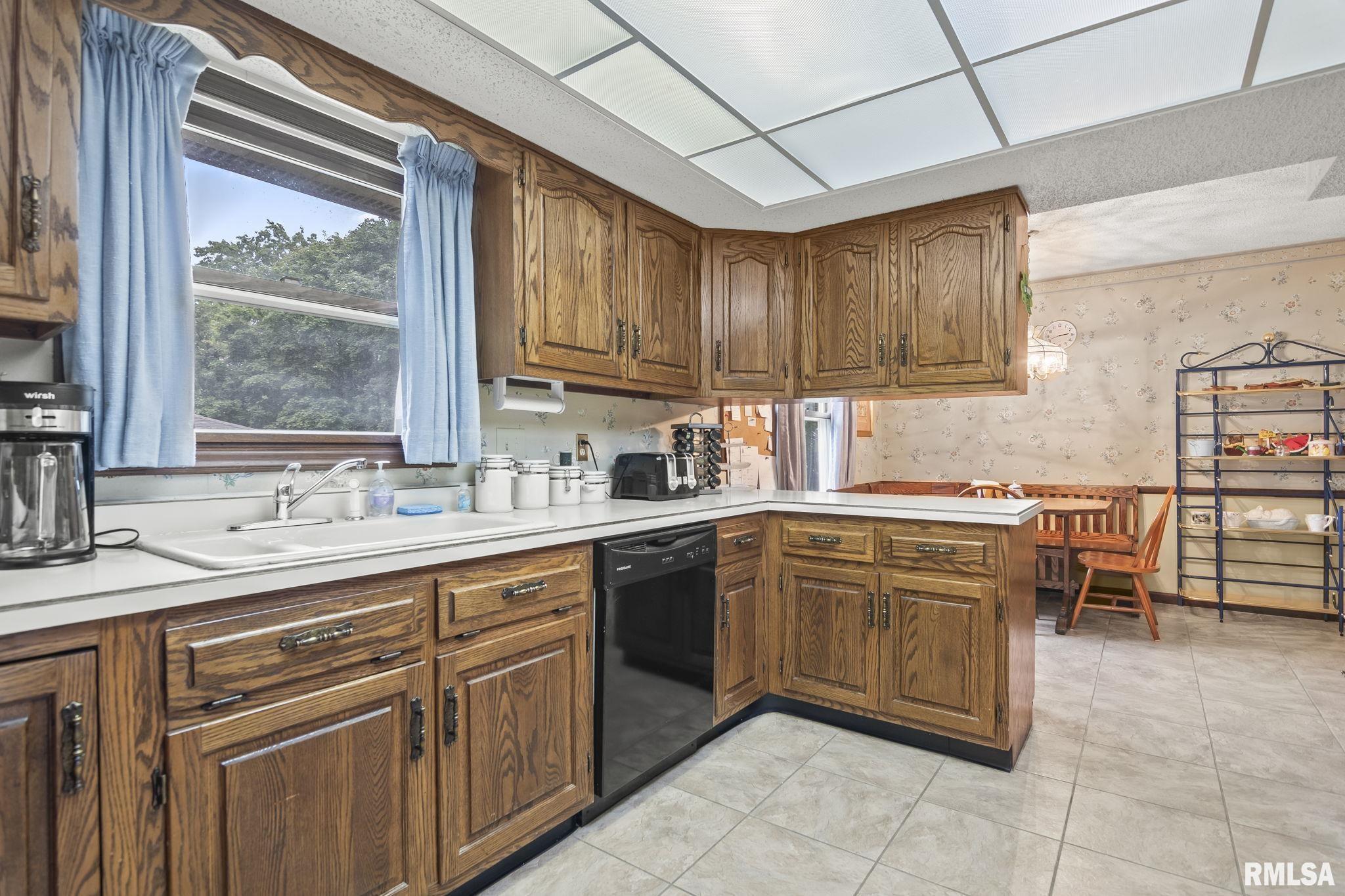 2515 West Lawrence Avenue Springfield, IL 62704 - Photo 9 of 43