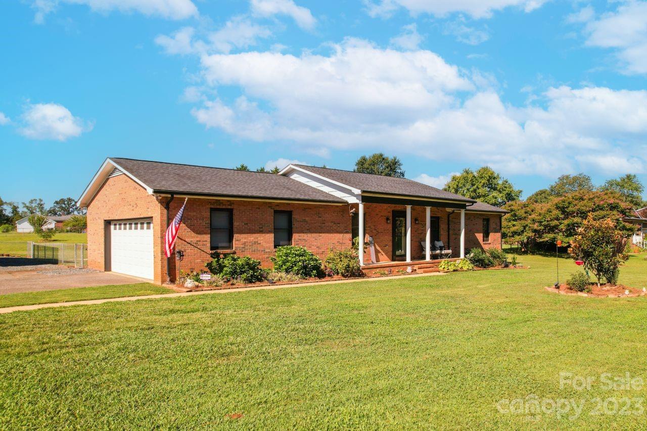 2466 Cold Springs Road Concord, NC 28025 - Photo 5 of 37 Gallery Image 5
