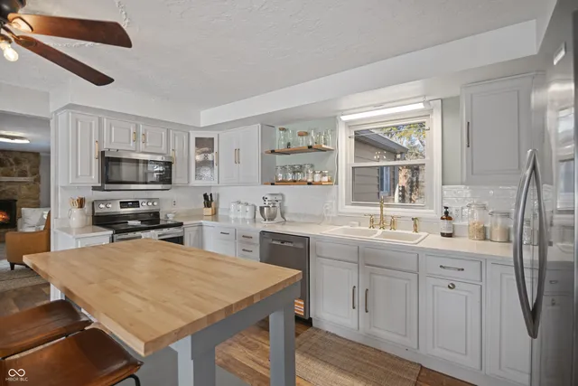 $309,000 | 102 East Hillsboro Drive, Pendleton, IN 46064