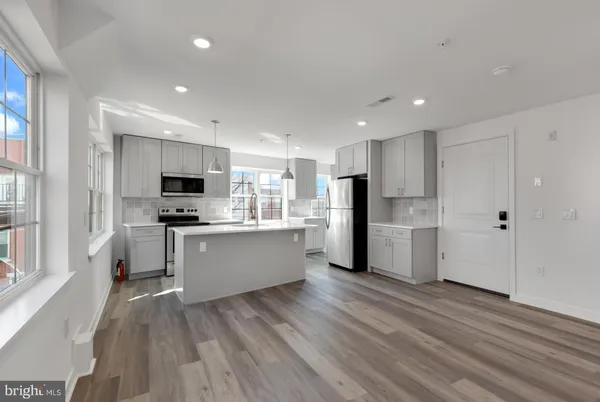 $2,895 | 1116 South 7th Street, Unit 2, Philadelphia, PA 19147