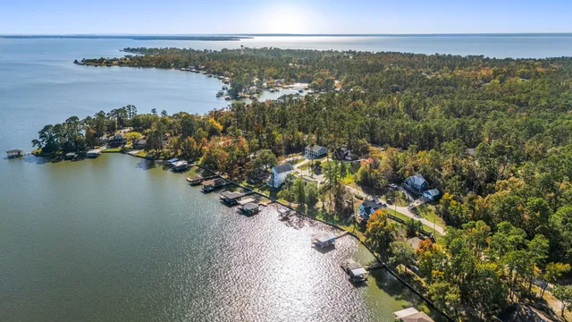 a picture of a lake view