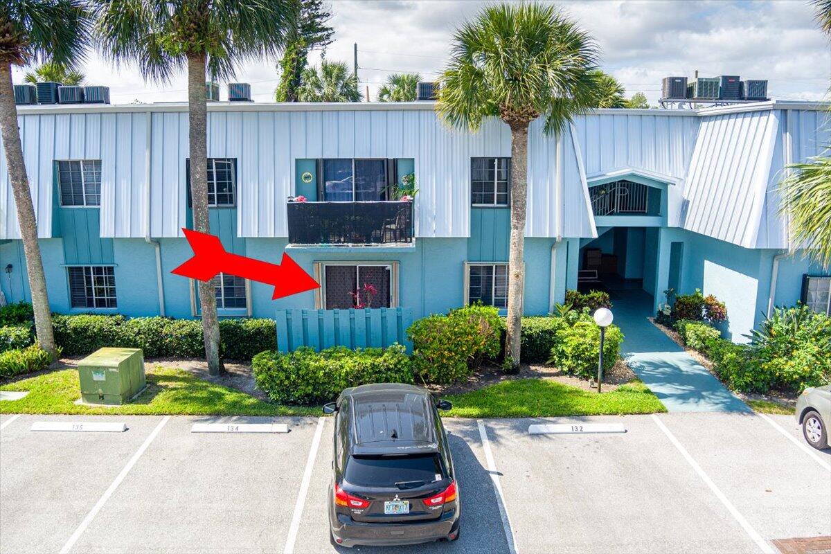 950 South Kanner Highway, Unit E4 Stuart, FL 34994 - Photo 2 of 33 a front view of house with yard and car parked