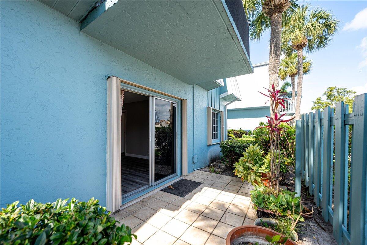 950 South Kanner Highway, Unit E4 Stuart, FL 34994 - Photo 24 of 33 a view of a house with a backyard and garden