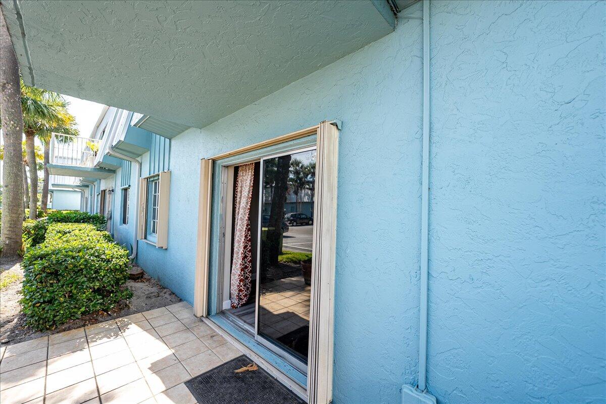 950 South Kanner Highway, Unit E4 Stuart, FL 34994 - Photo 25 of 33 a view interior of the house