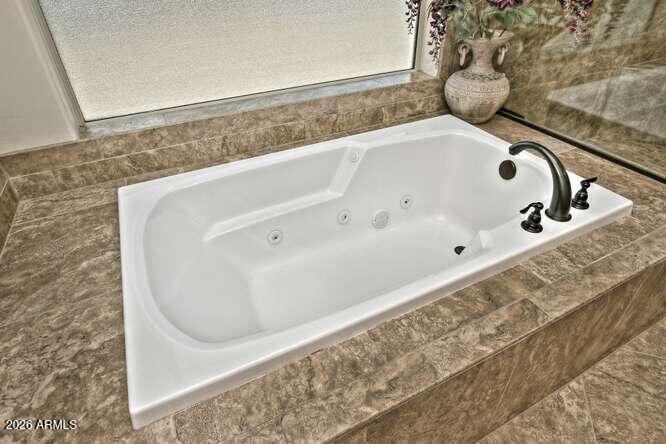 1614 West Maddock Road Phoenix, AZ 85086 - Photo 49 of 88 035-091-Jetted Tub-666x444