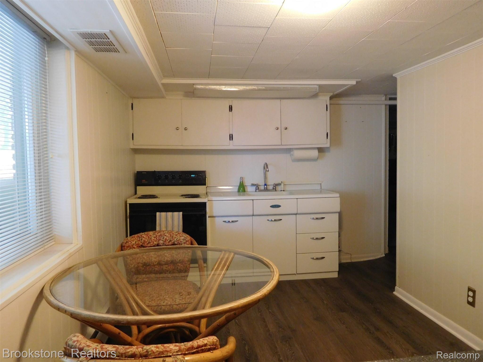 780 Ridgewood Road Rochester, MI 48306 - Photo 16 of 26 Kitchen in basement