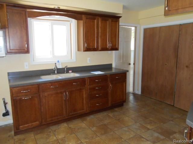 9002 Rackham Street Taylor, MI 48180 - Photo 3 of 11 9002 Rackham Taylor 051916 MP (3).JPG