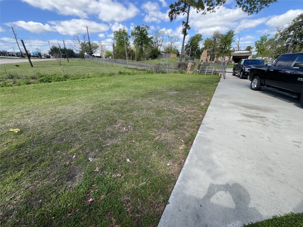 925 Lear Street Houston, TX 77015 - Photo 7 of 9 a view of a yard with cars parked