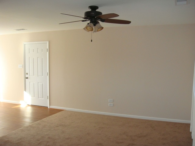 5718 South Peck Avenue Countryside, IL 60525 - Photo 4 of 12 a view of an empty room