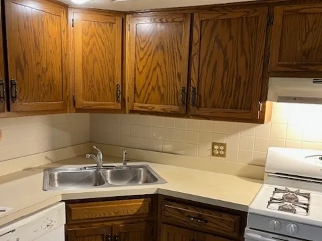 $149,900 | 1510 Rock Run Drive, Unit 2A, Crest Hill, IL 60403