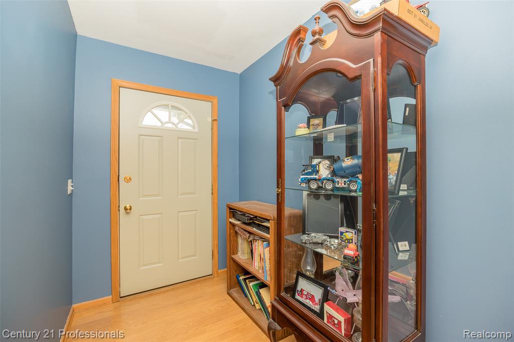 6591 Windiate Road Clarkston, MI 48346 - Photo 13 of 44