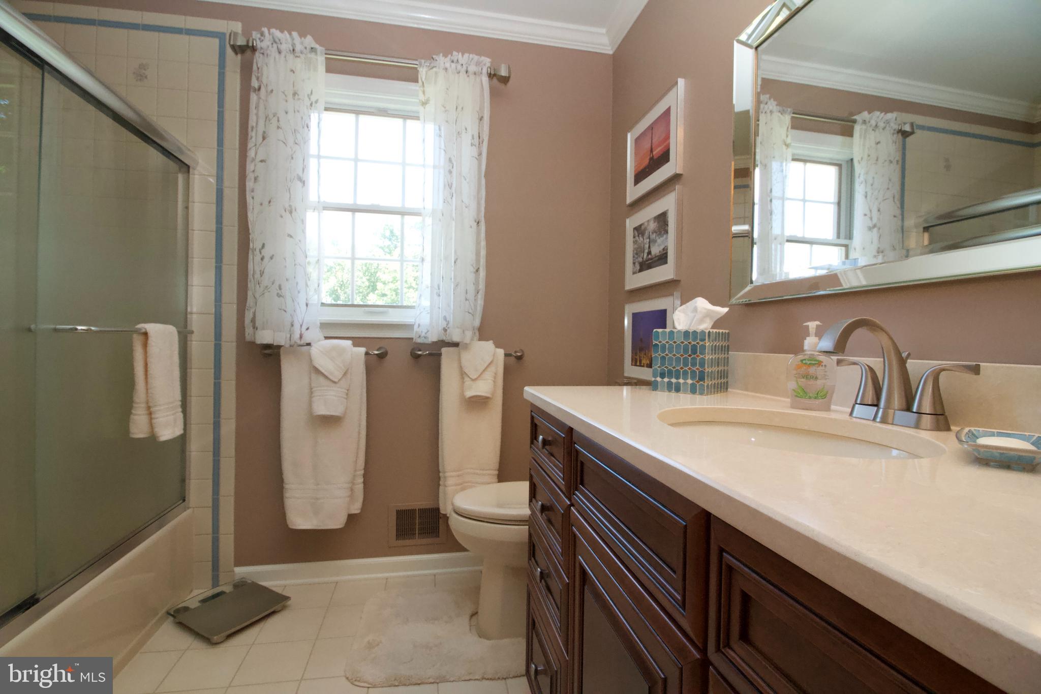 7030 Guilford Road Clarksville, MD 21029 - Photo 31 of 37 Hallbathroom