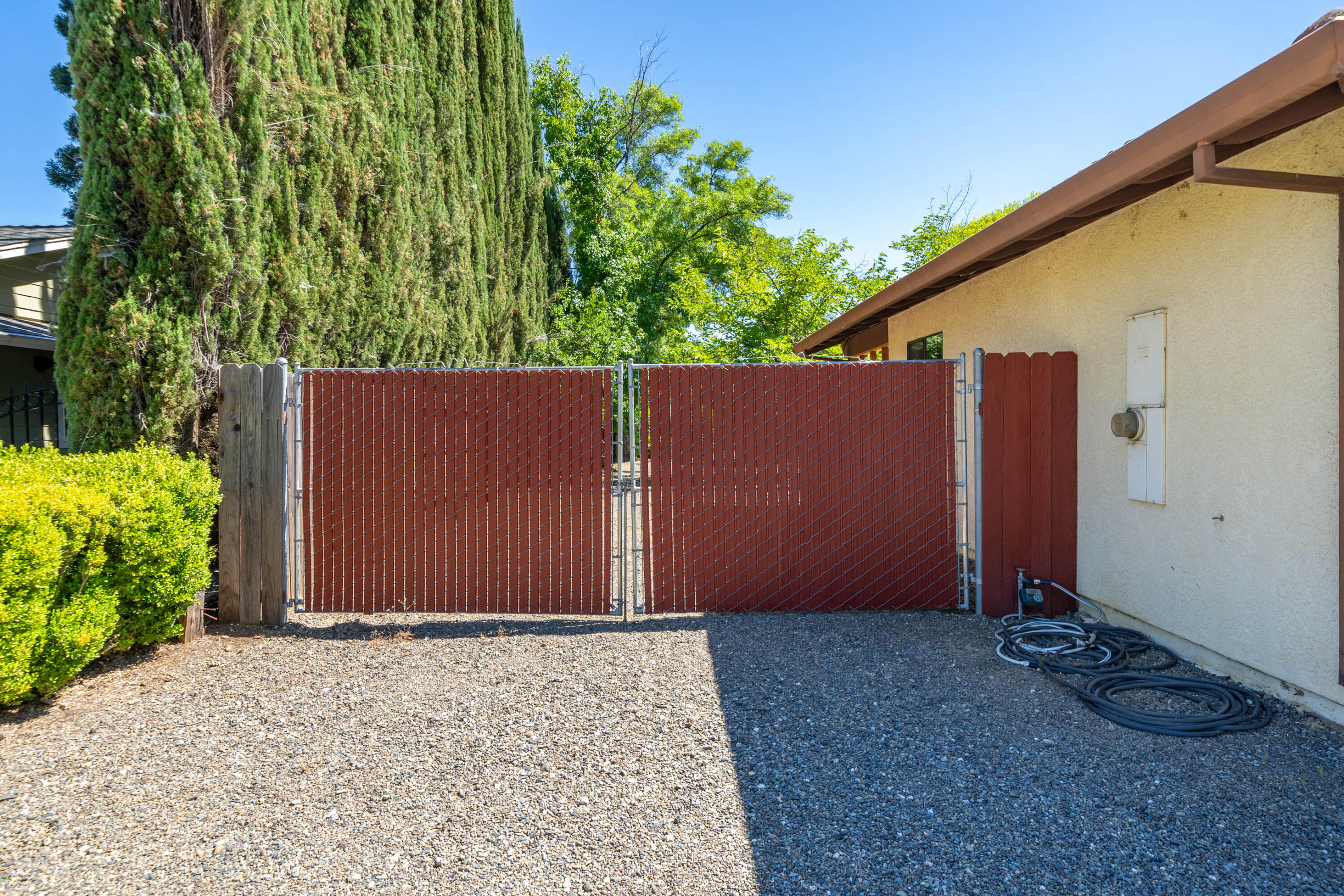 2285 Snow Lane Redding, CA 96003 - Photo 30 of 45 a backyard of a house