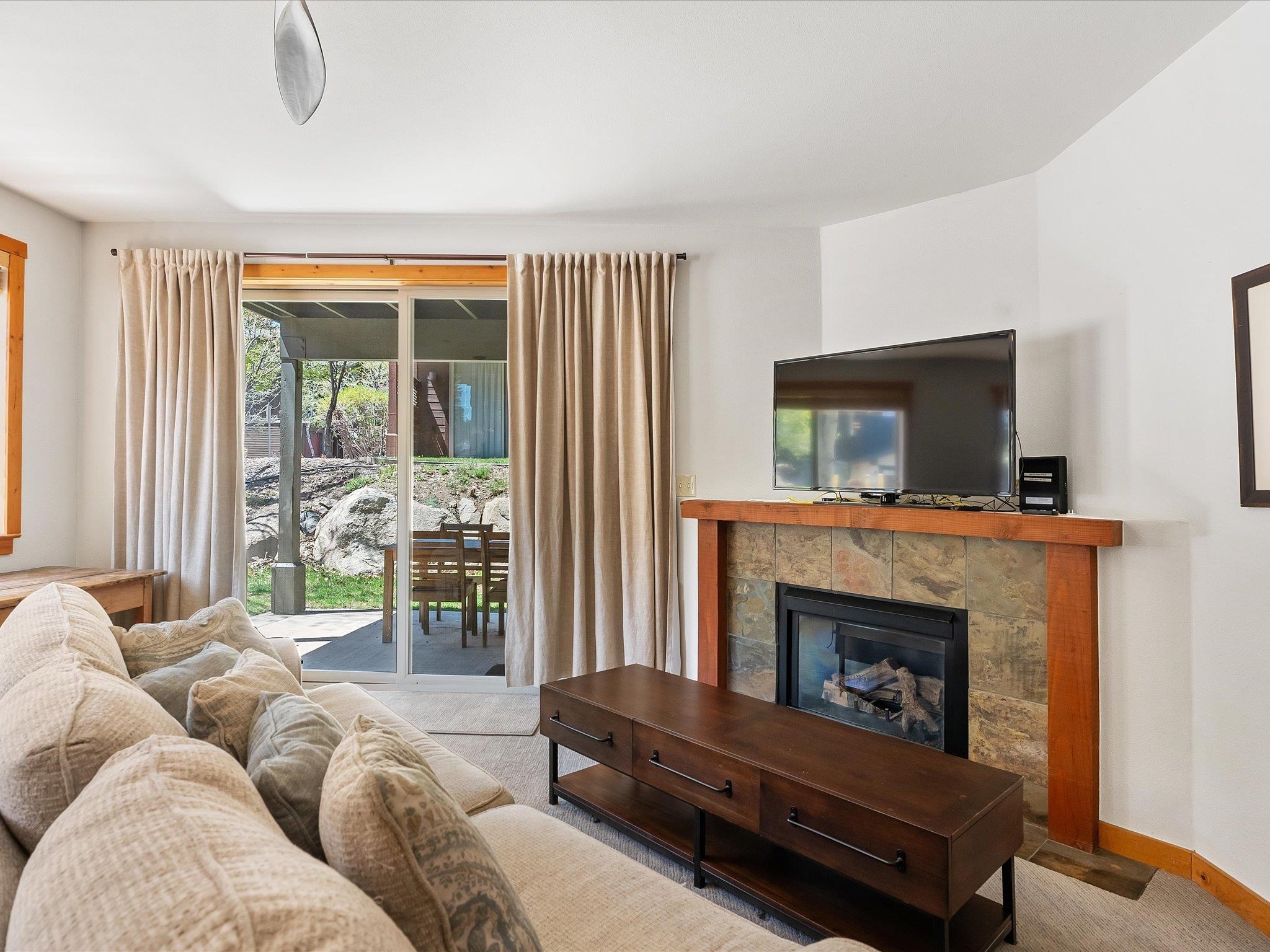 10620 Boulders Road Truckee, CA 96161 - Photo 6 of 28 Gallery Image 6