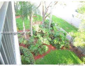 620 South Park Road, Unit 312 Hollywood, FL 33021 - Photo 10 of 20 a backyard of a house with lots of green space