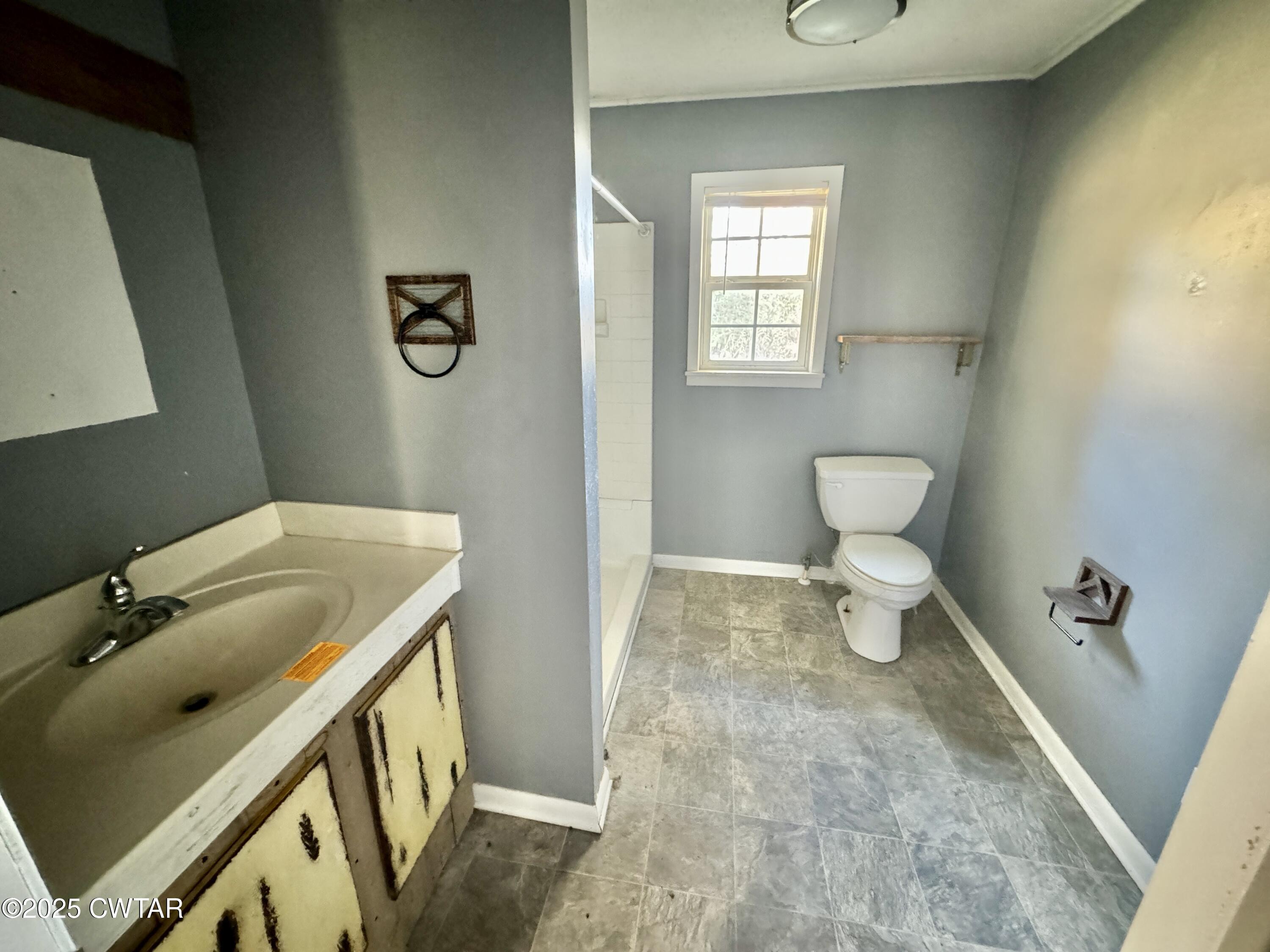 808 Barlow Road Ripley, TN 38063 - Photo 10 of 13 a bathroom with a sink toilet and a mirror