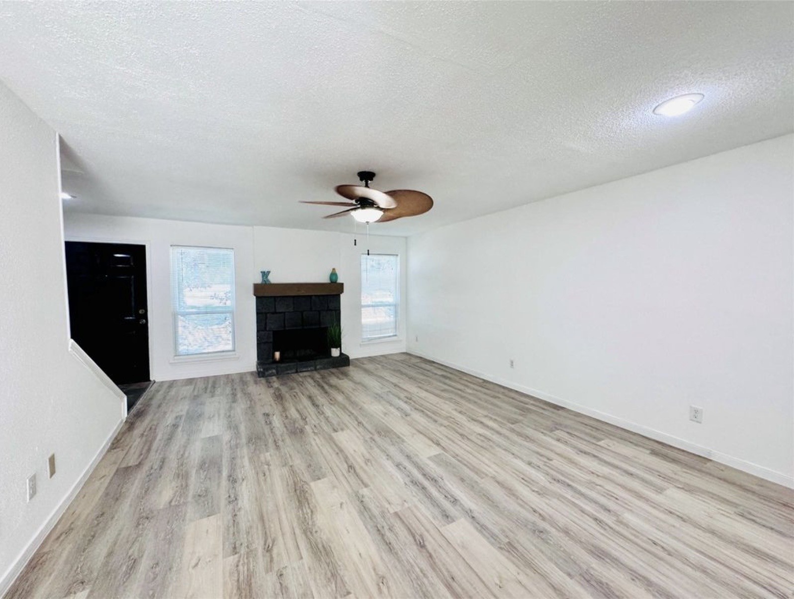 9901 Sharpcrest Street, Unit M6 Houston, TX 77036 - Photo 6 of 24