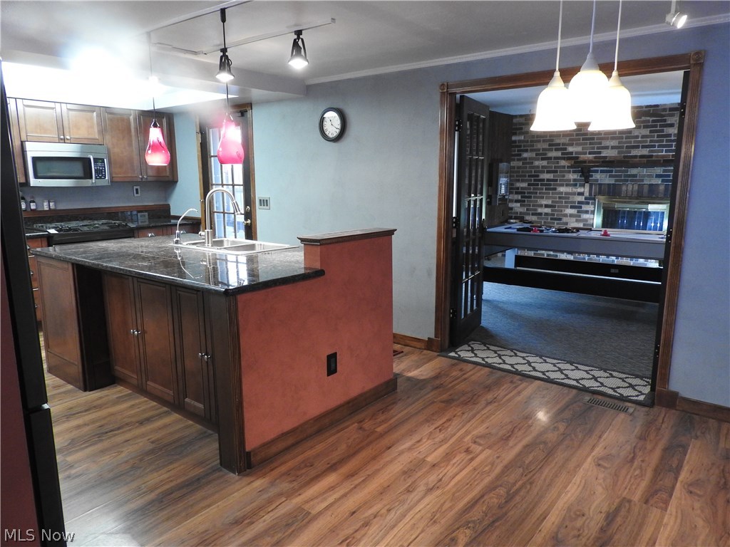 13860 Sheldon Road Brook Park, OH 44142 - Photo 5 of 26 Gallery Image 5