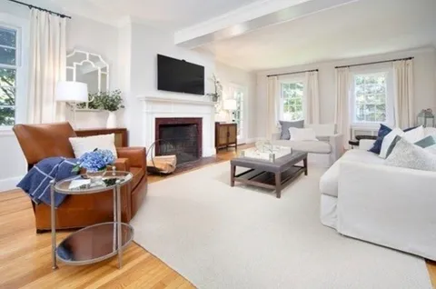 $1,800,000 | 1 Squirrel Hill Lane, Hingham, MA 02043