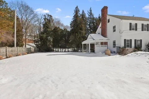 $1,800,000 | 1 Squirrel Hill Lane, Hingham, MA 02043