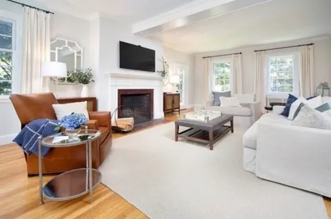 $1,800,000 | 1 Squirrel Hill Lane, Hingham, MA 02043