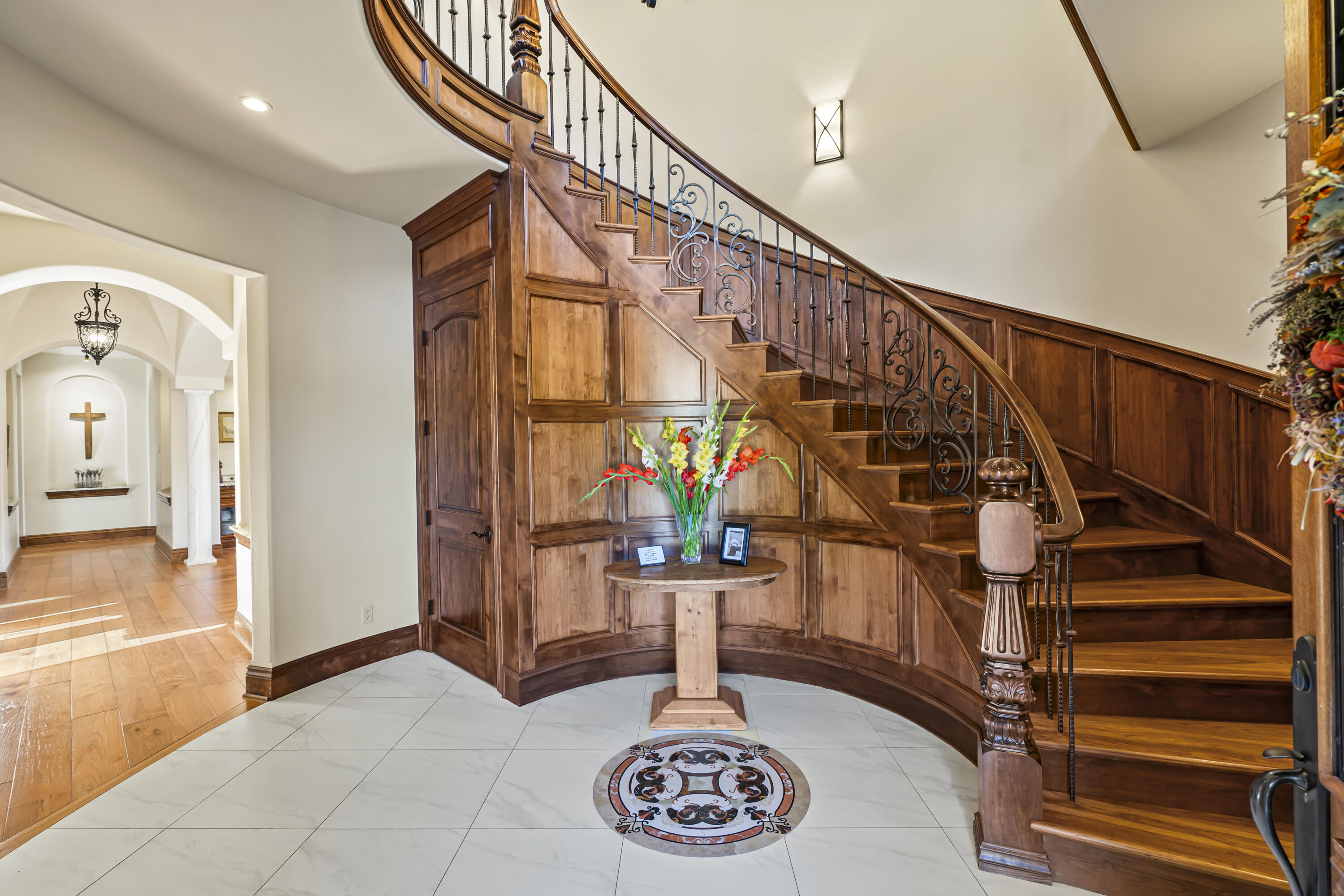 766 Meridian Road Eagle Point, OR 97524 - Photo 9 of 66 a view of entryway livingroom and hall with wooden floor