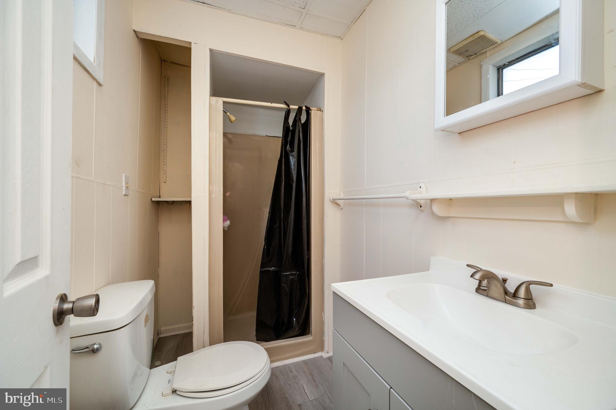 725 Madison Avenue Reading, PA 19601 - Photo 22 of 47 a bathroom with a sink a toilet and shower