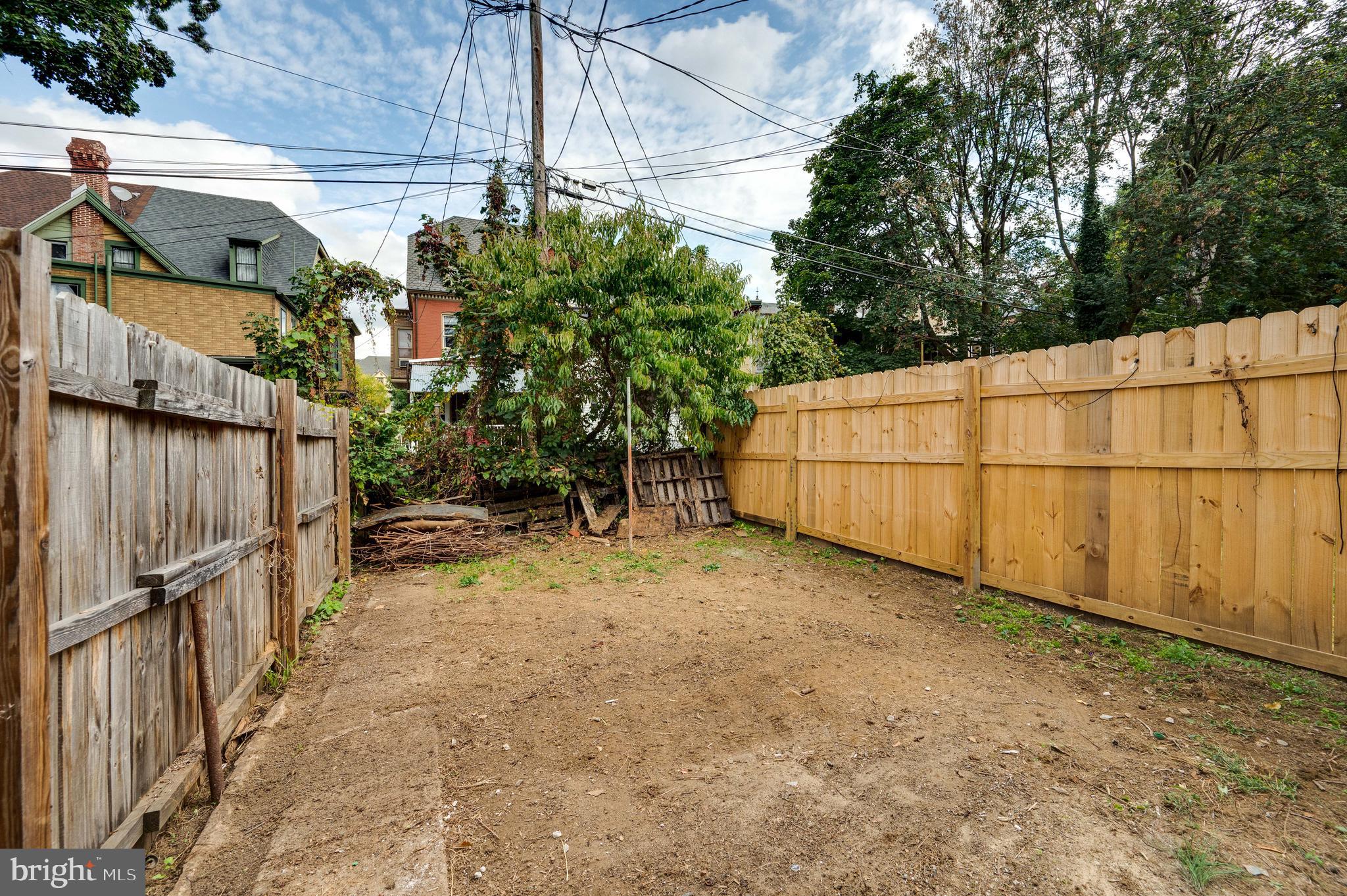 725 Madison Avenue Reading, PA 19601 - Photo 44 of 47 a view of a backyard