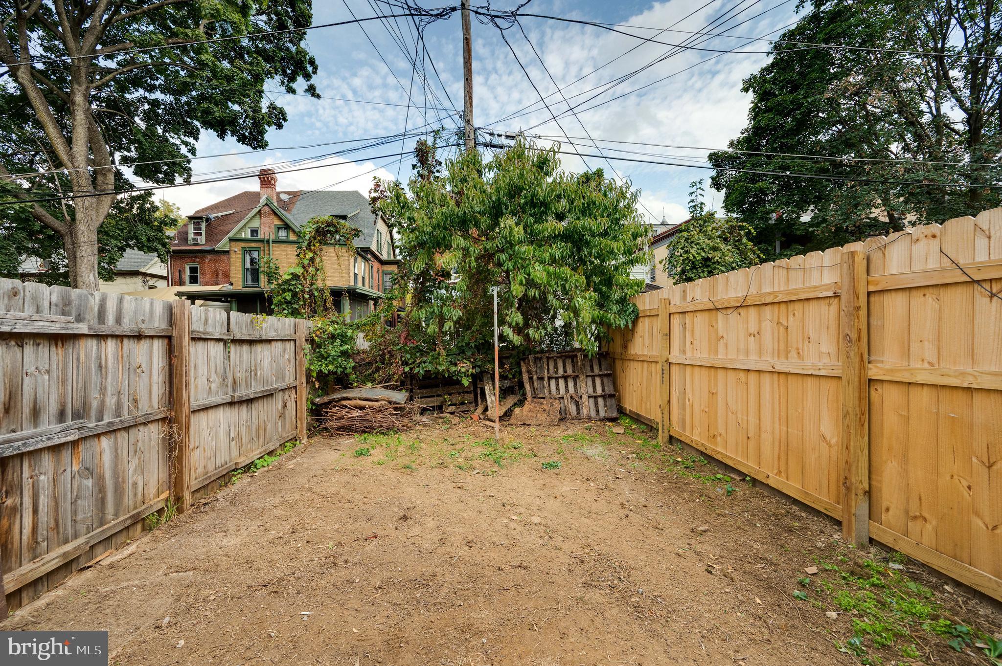 725 Madison Avenue Reading, PA 19601 - Photo 45 of 47 a view of a backyard