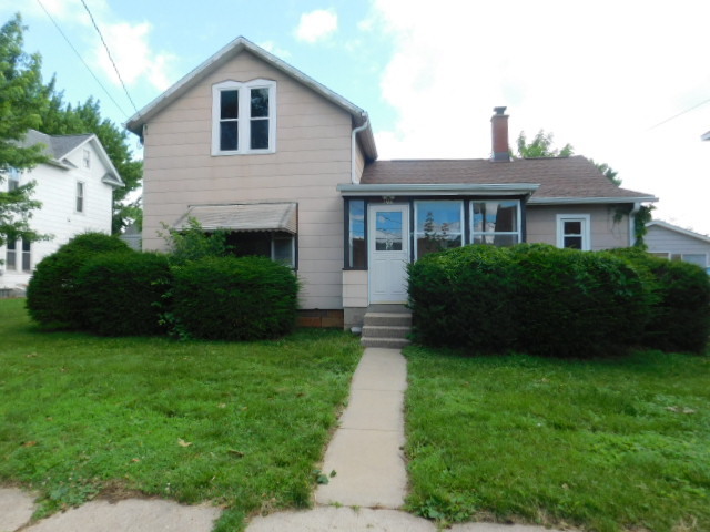 302 East Park Street Morrison, IL 61270 - Photo 1 of 26