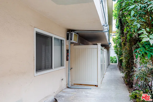 $2,495,000 | 553 North Flores Street, West Hollywood, CA 90048