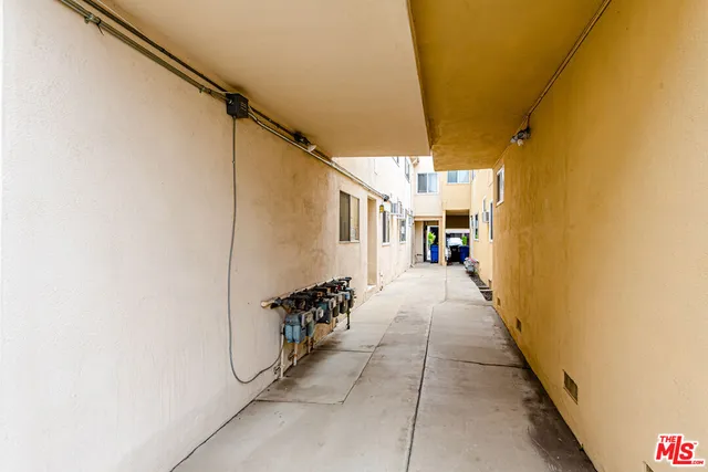 $2,495,000 | 553 North Flores Street, West Hollywood, CA 90048