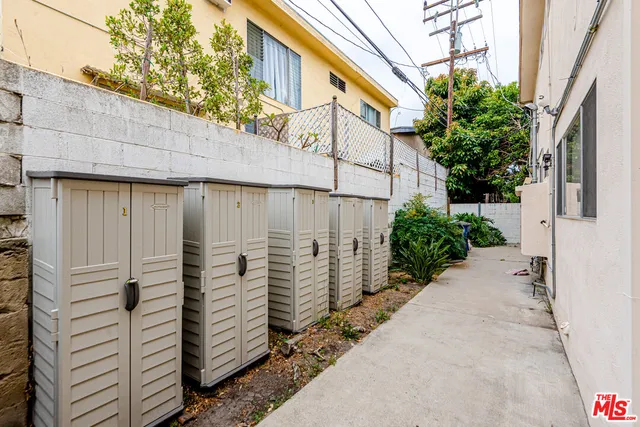 $2,495,000 | 553 North Flores Street, West Hollywood, CA 90048