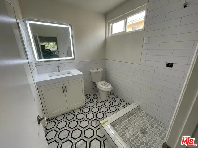 $2,495,000 | 553 North Flores Street, West Hollywood, CA 90048