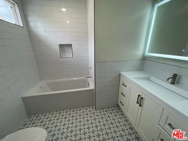 $2,495,000 | 553 North Flores Street, West Hollywood, CA 90048