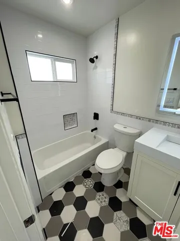 $2,495,000 | 553 North Flores Street, West Hollywood, CA 90048