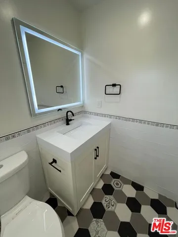 $2,495,000 | 553 North Flores Street, West Hollywood, CA 90048