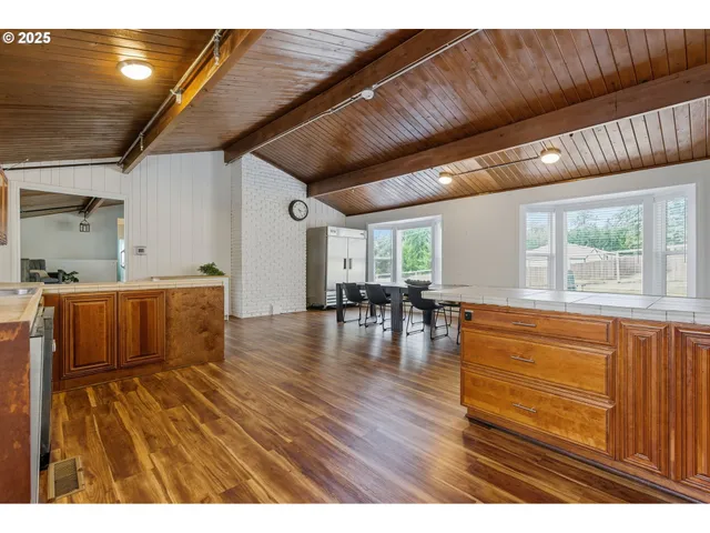 $1,250,000 | 19824 South Butte Road, Beavercreek, OR 97004