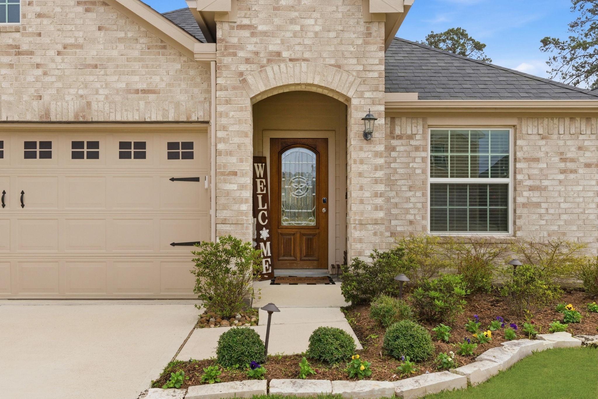 27146 Grey Fox Run Magnolia, TX 77354 - Photo 7 of 44 a front view of a house with a garden