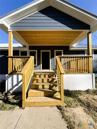 $236,000 | 1902 North Fannin Avenue, Cameron, TX 76520