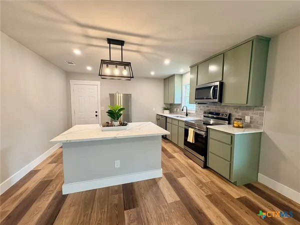 $236,000 | 1902 North Fannin Avenue, Cameron, TX 76520
