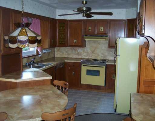 127 Meadowbrook Road Renfrew, PA 16053 - Photo 2 of 8 Kitchen.