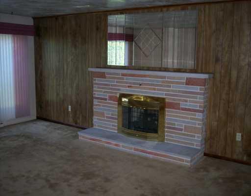 127 Meadowbrook Road Renfrew, PA 16053 - Photo 3 of 8 Living Room.