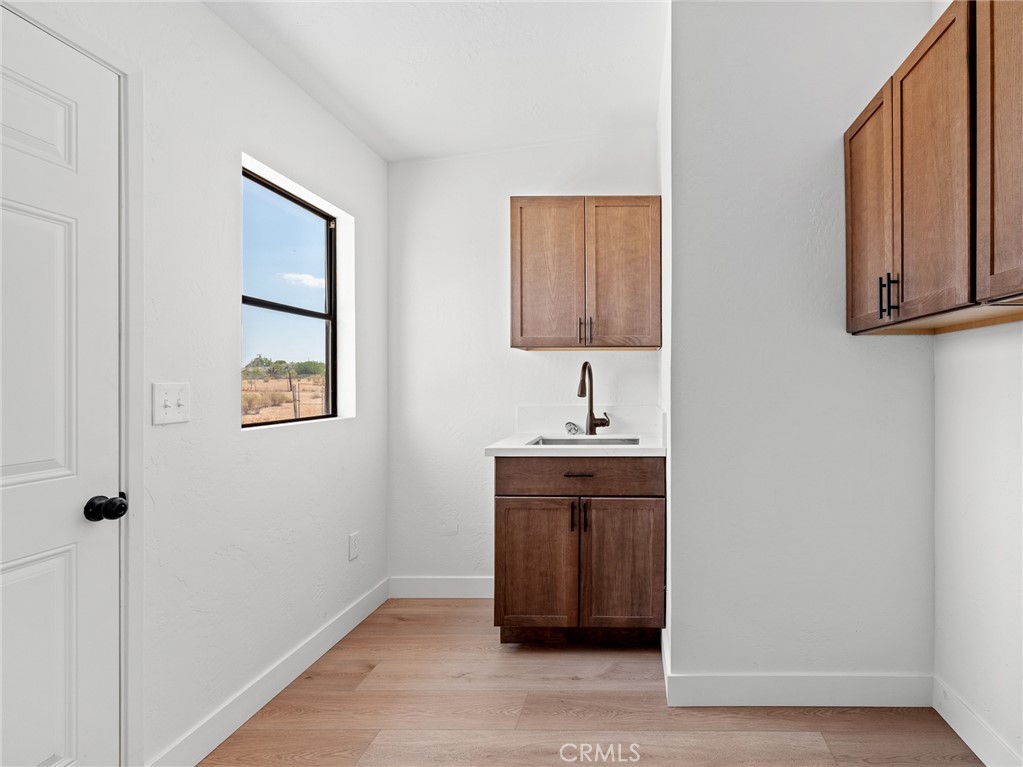 10139 Sonora Road Phelan, CA 92371 - Photo 10 of 37 a room with a sink and a mirror