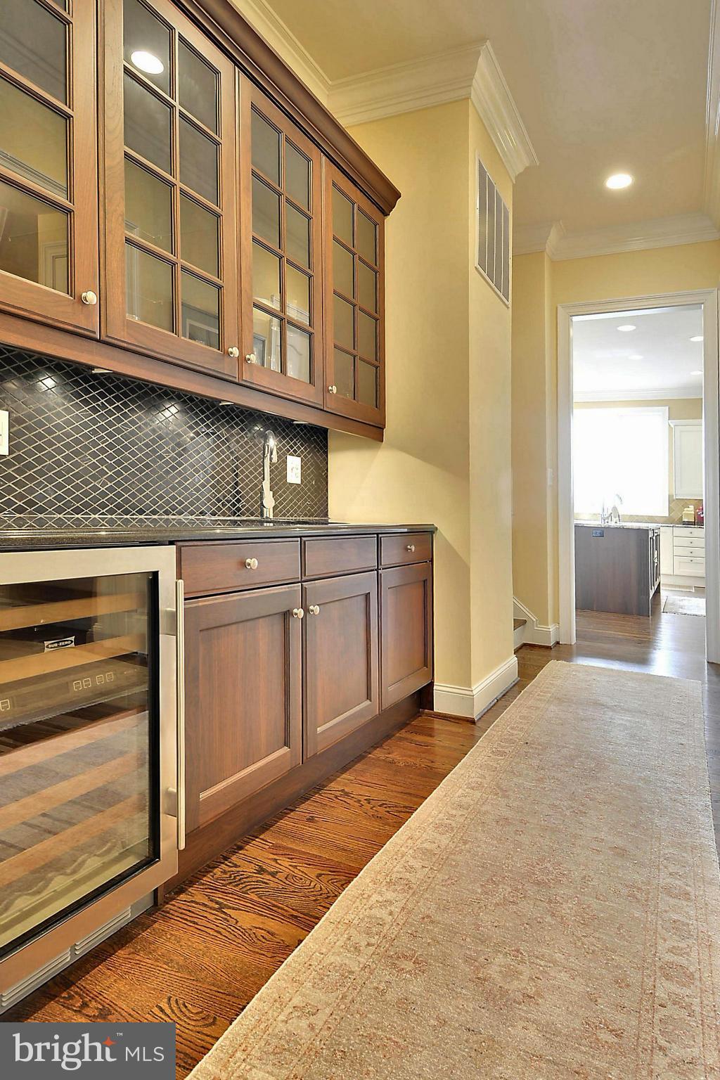 41338 Raspberry Drive Leesburg, VA 20176 - Photo 7 of 30 Butlers Pantry, Sub Zero Wine fridge, Bosch DW