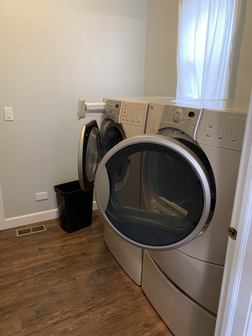 11860 Presley Circle Plainfield, IL 60585 - Photo 14 of 18 a utility room with dryer and washer