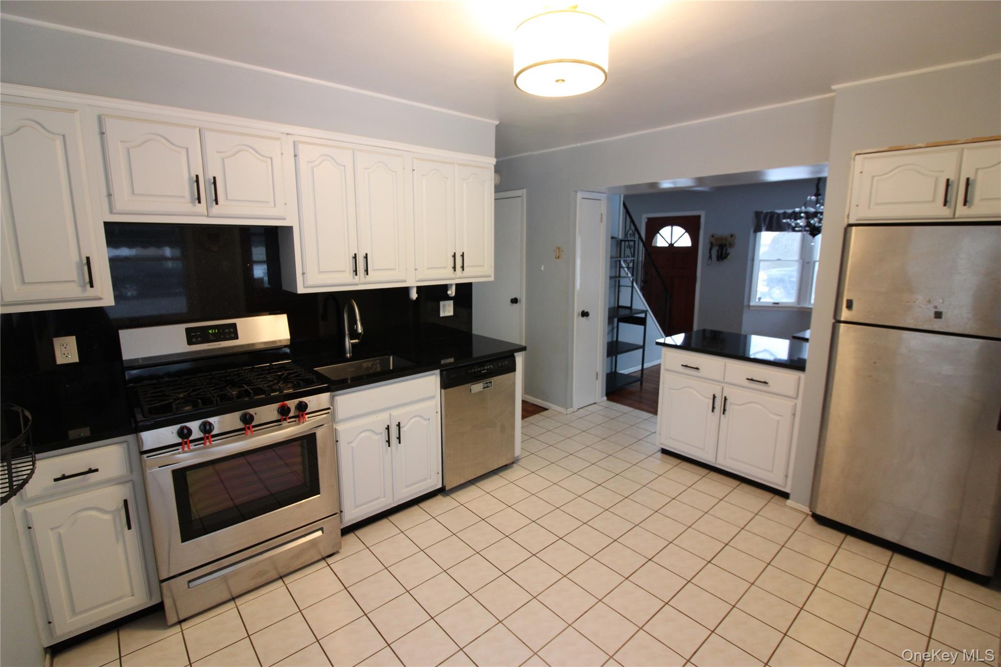 76 Vincent Road Hicksville, NY 11801 - Photo 16 of 38