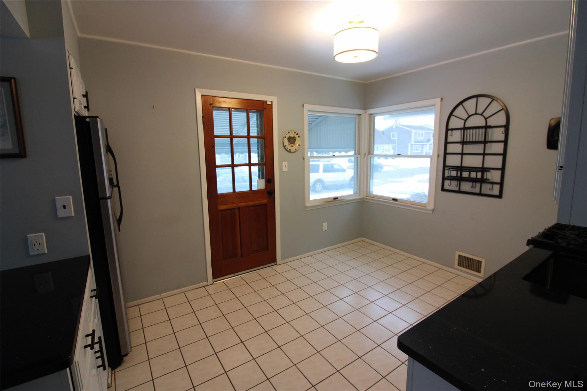 76 Vincent Road Hicksville, NY 11801 - Photo 17 of 38